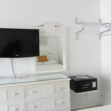 Holliday Inn Of ฟอลลีบีช ภายนอก รูปภาพ