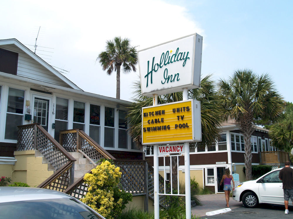 Holliday Inn Of ฟอลลีบีช ภายนอก รูปภาพ