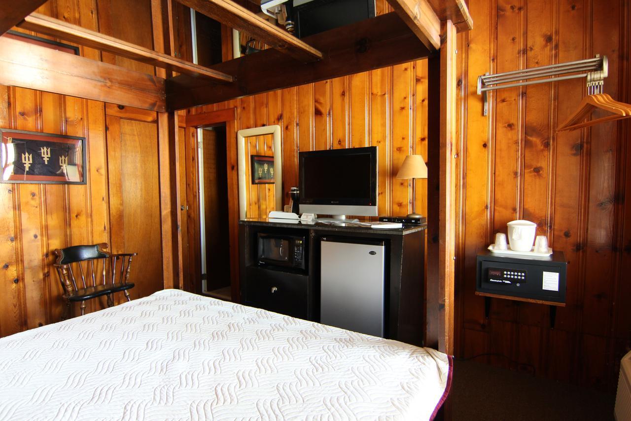 Holliday Inn Of ฟอลลีบีช ภายนอก รูปภาพ