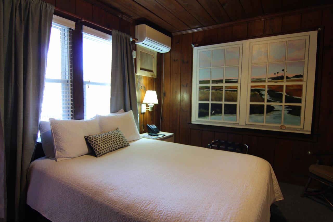 Holliday Inn Of ฟอลลีบีช ภายนอก รูปภาพ