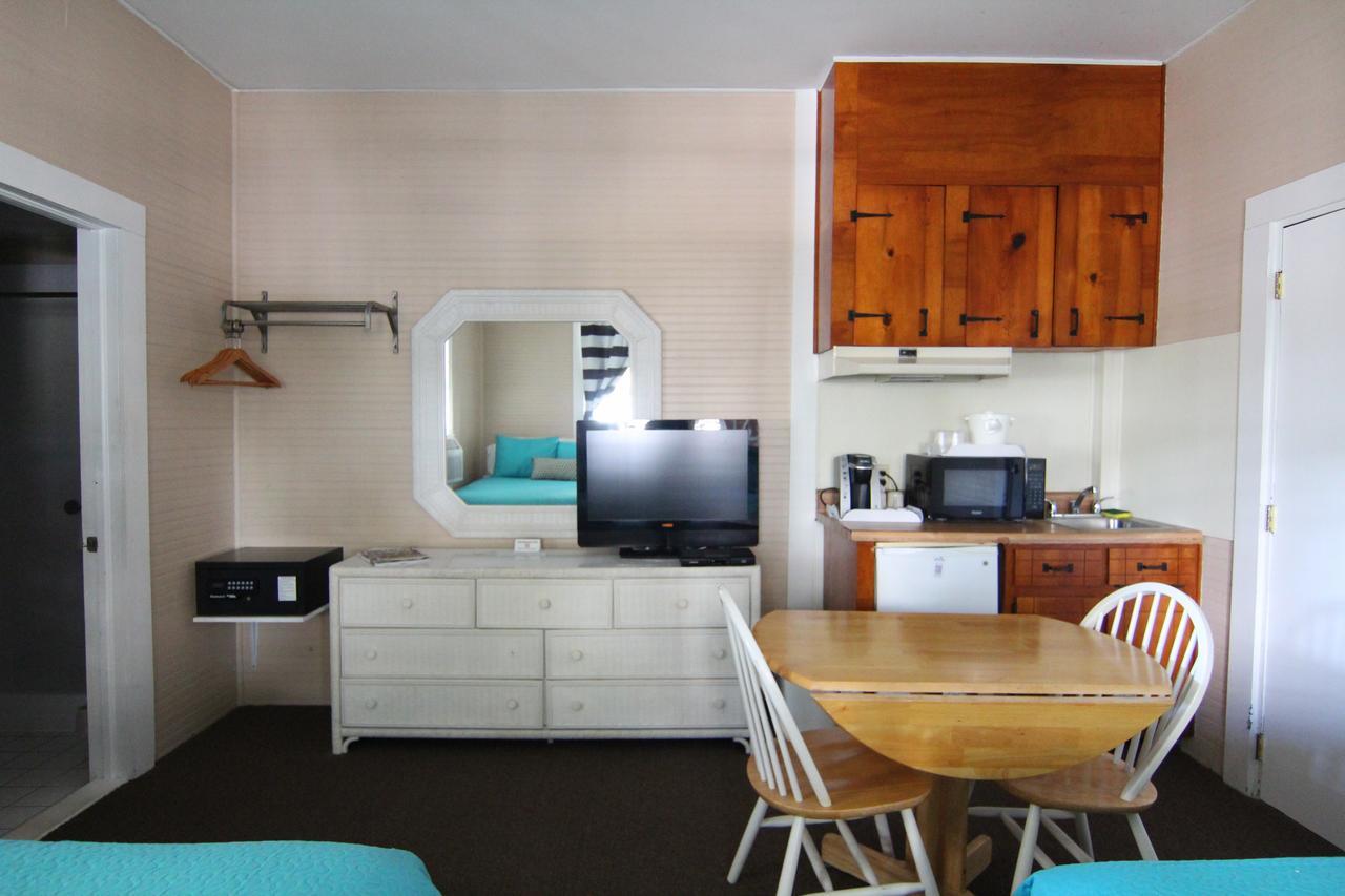 Holliday Inn Of ฟอลลีบีช ภายนอก รูปภาพ