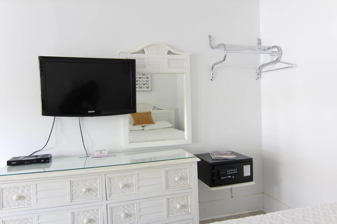 Holliday Inn Of ฟอลลีบีช ภายนอก รูปภาพ
